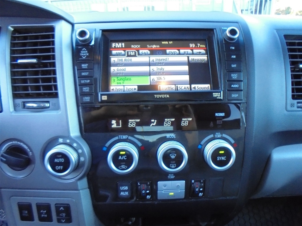 Toyota Sequoia 4WD 5.7L FFV Platinum (Natl) 2012