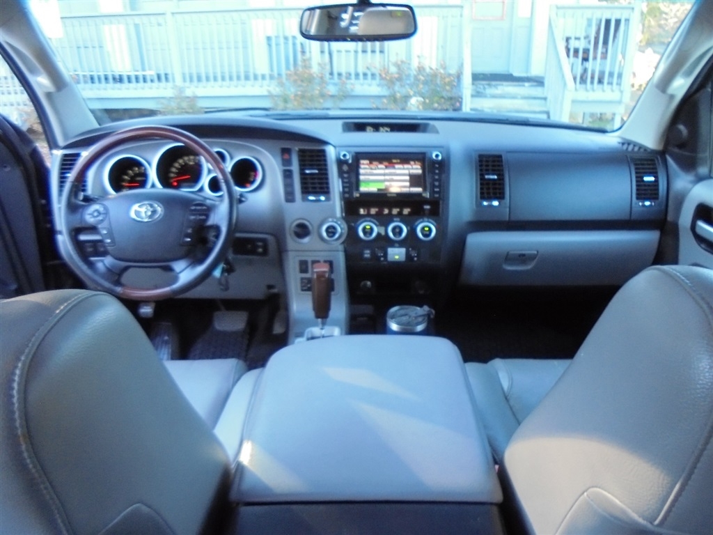 Toyota Sequoia 4WD 5.7L FFV Platinum (Natl) 2012