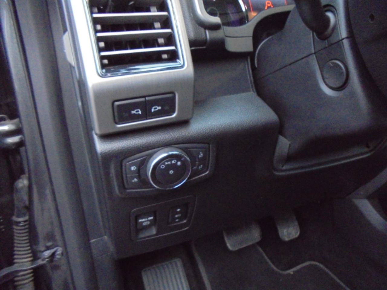 Ford F-150 4WD SuperCrew 145" Platinum 2018