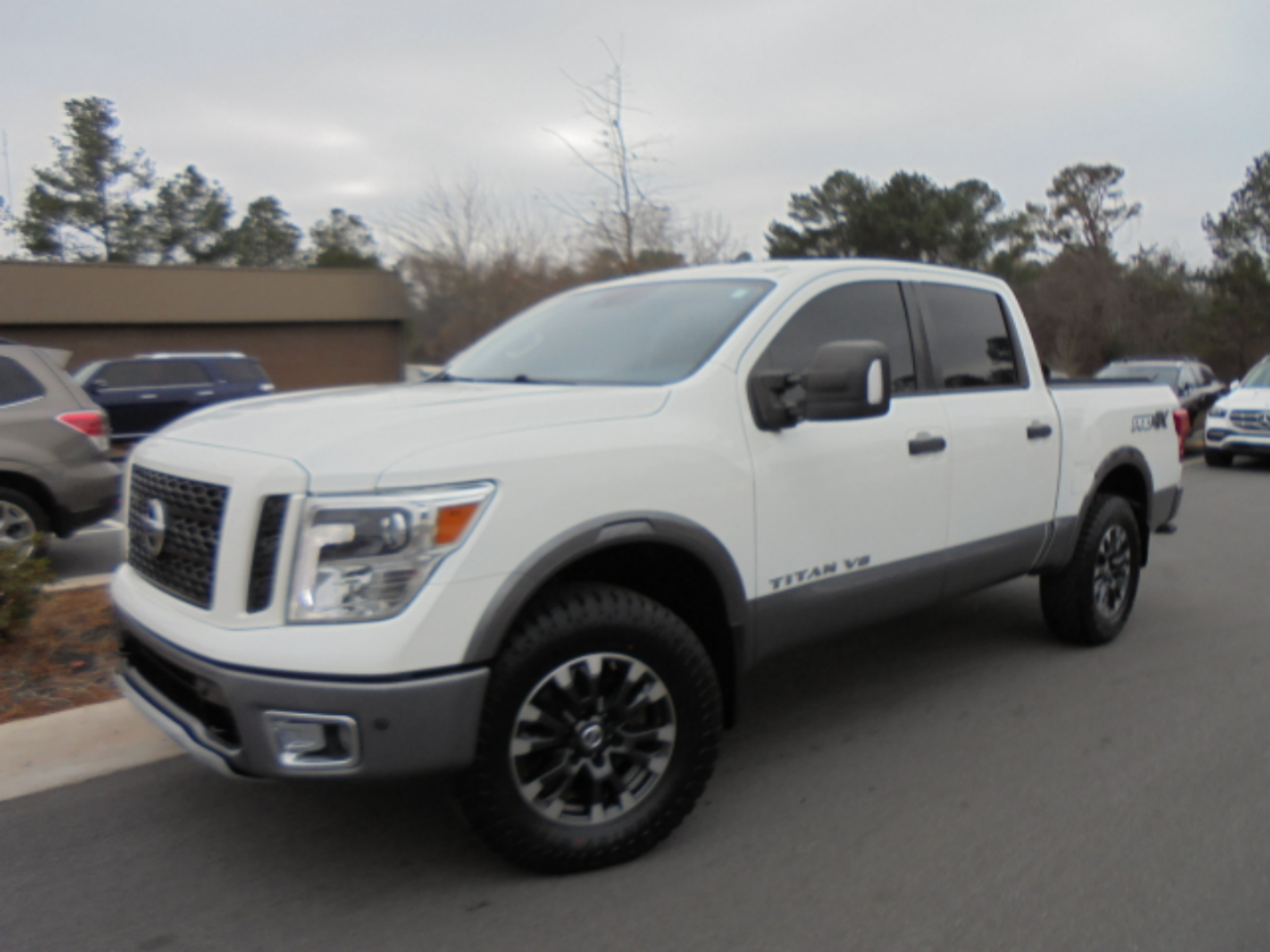 2018 Nissan Titan PRO-4X's photo