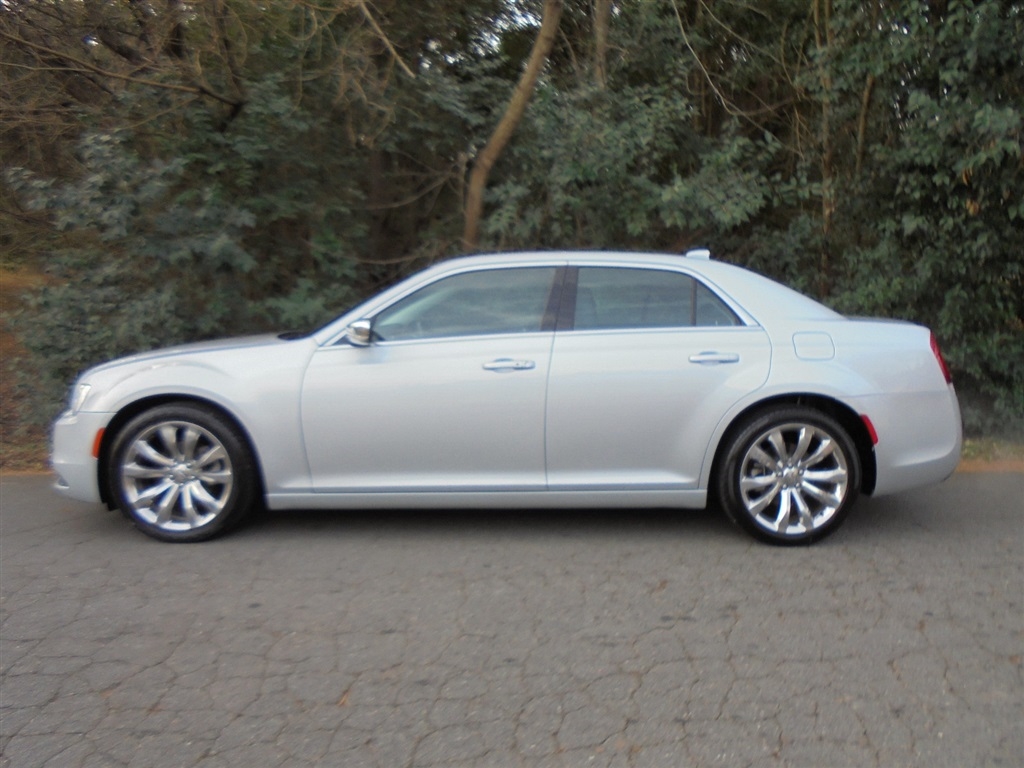 Chrysler 300 Touring L RWD 2021