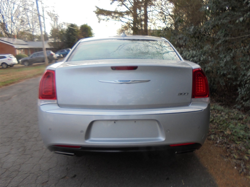 Chrysler 300 Touring L RWD 2021