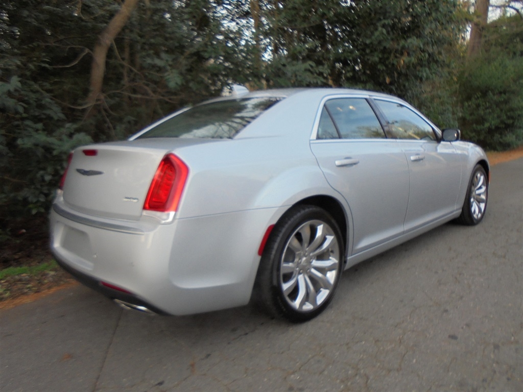 Chrysler 300 Touring L RWD 2021