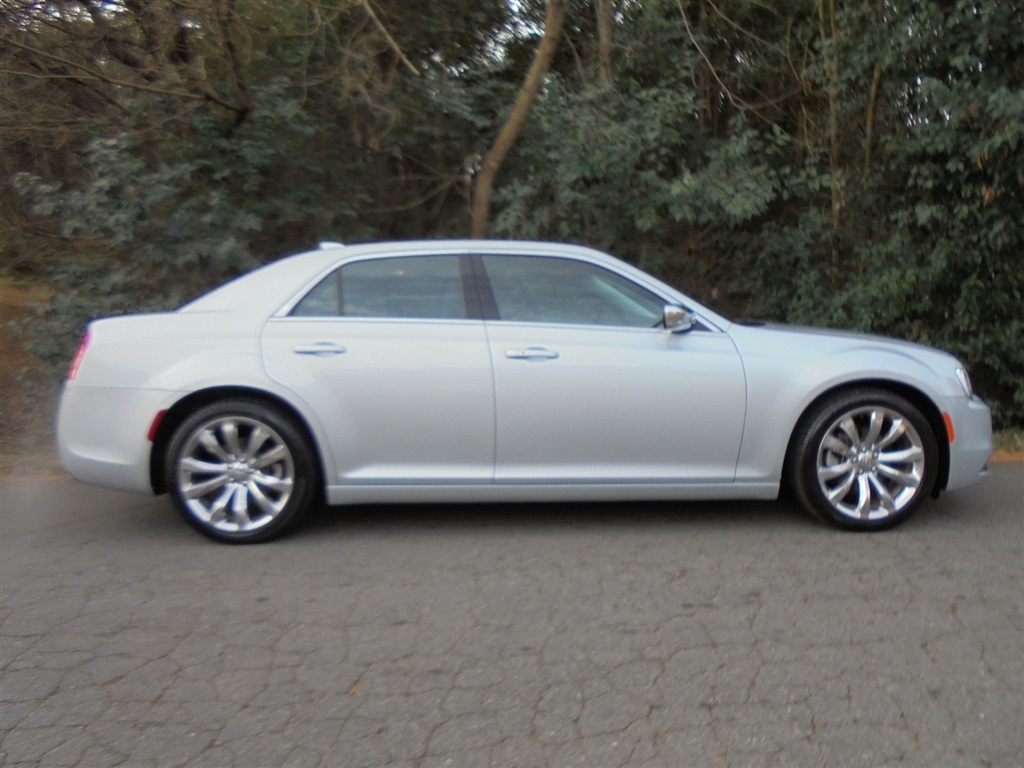 Chrysler 300 Touring L RWD 2021