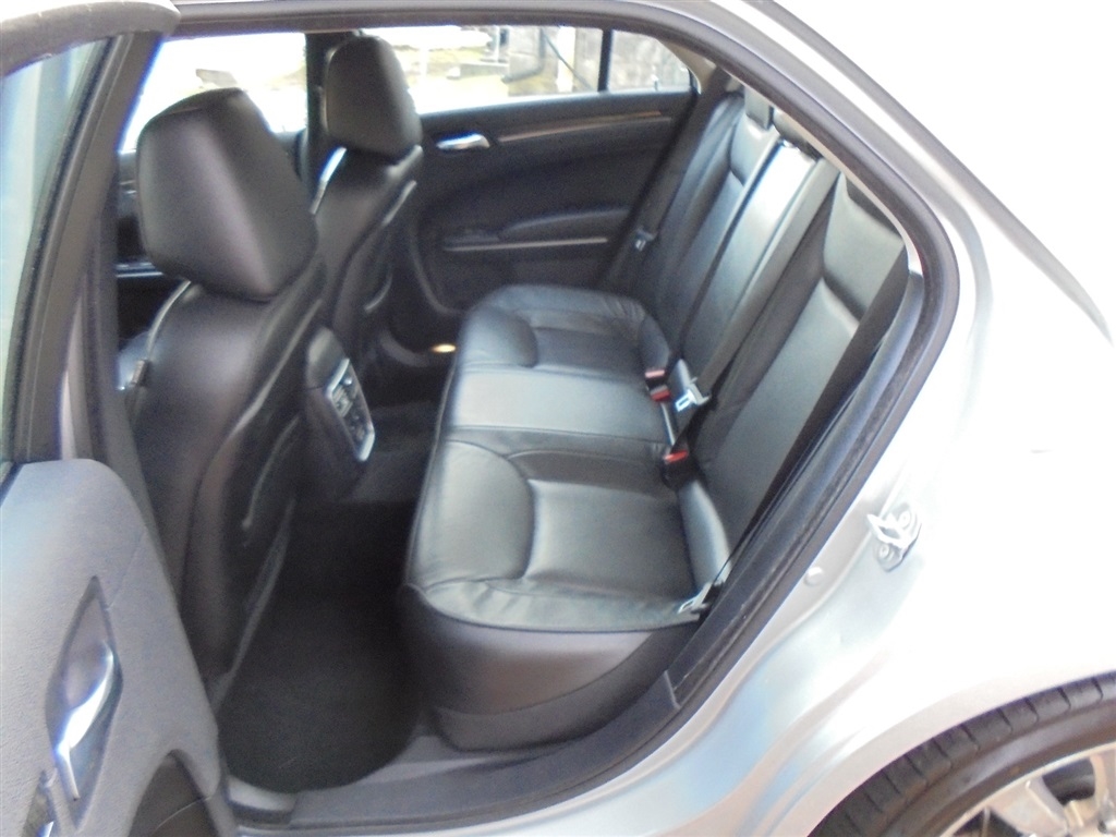 Chrysler 300 Touring L RWD 2021