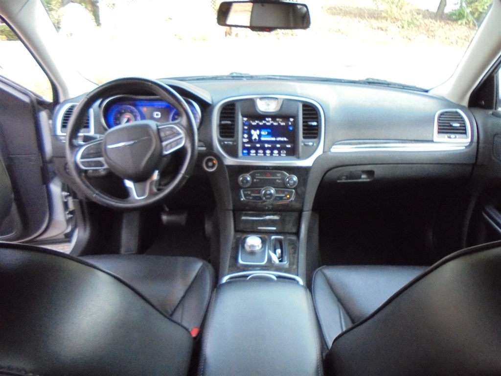 Chrysler 300 Touring L RWD 2021