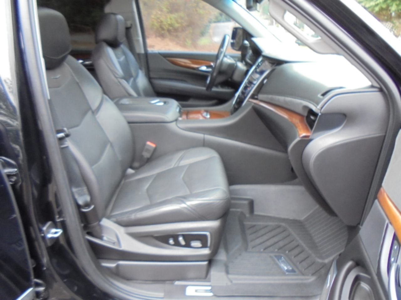 Cadillac Escalade ESV 4WD 4dr Luxury 2019