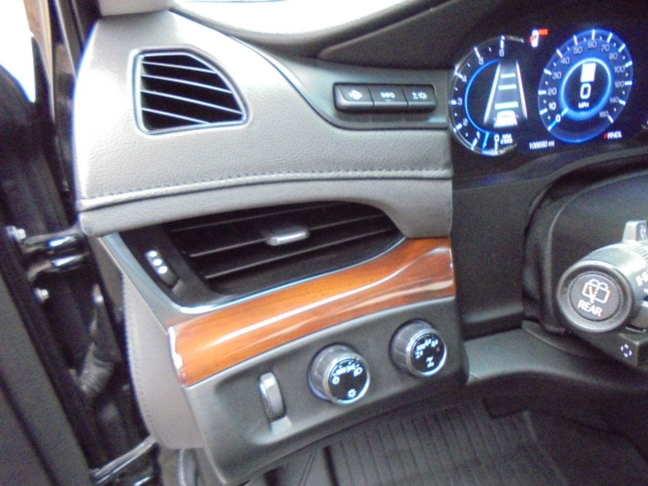 Cadillac Escalade ESV 4WD 4dr Luxury 2019