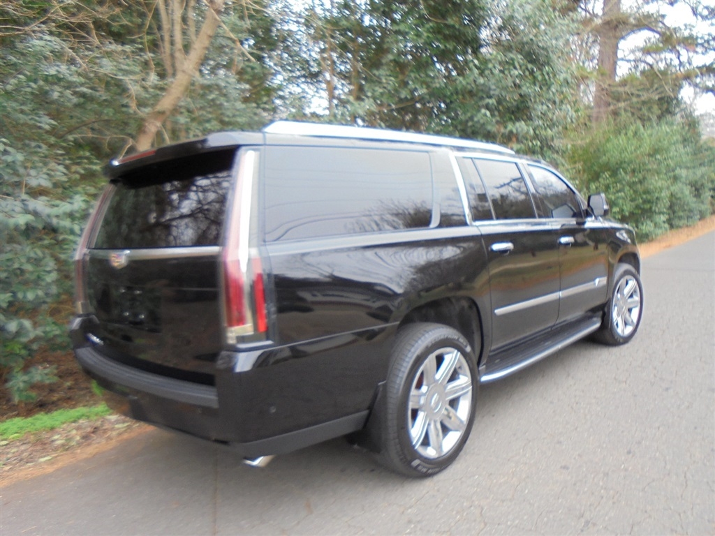 Cadillac Escalade ESV 4WD 4dr Luxury 2019