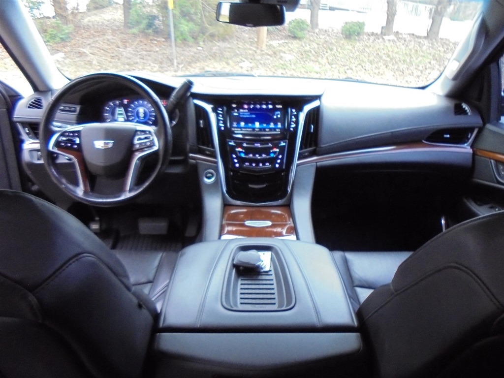 Cadillac Escalade ESV 4WD 4dr Luxury 2019