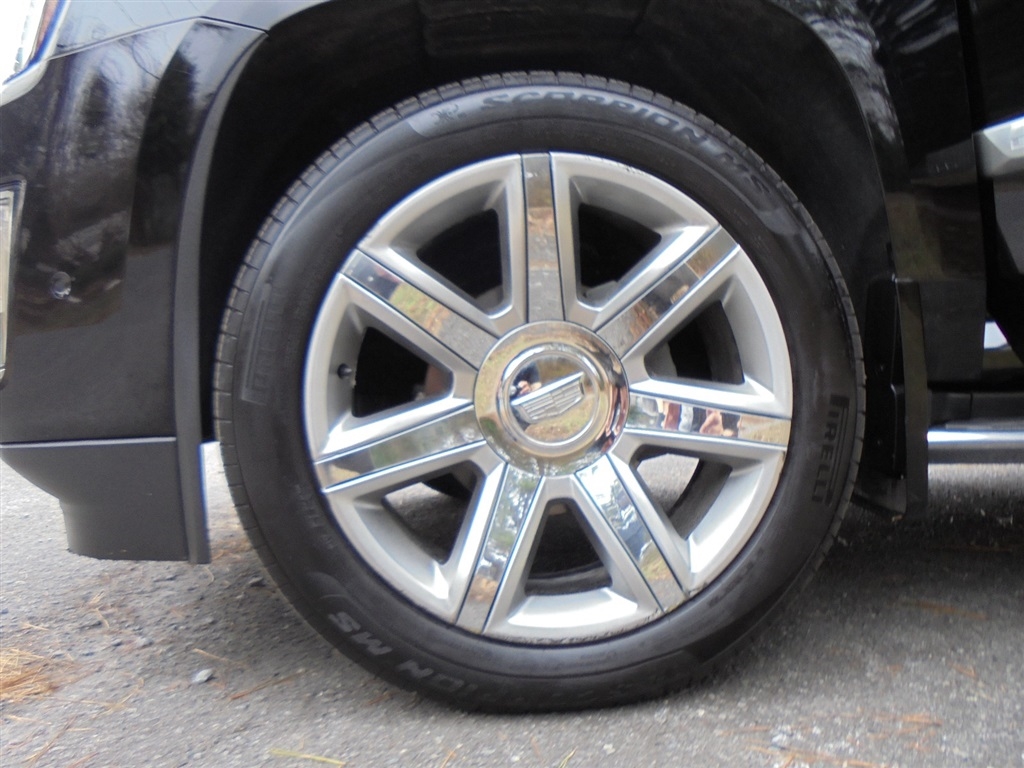 Cadillac Escalade ESV 4WD 4dr Luxury 2019