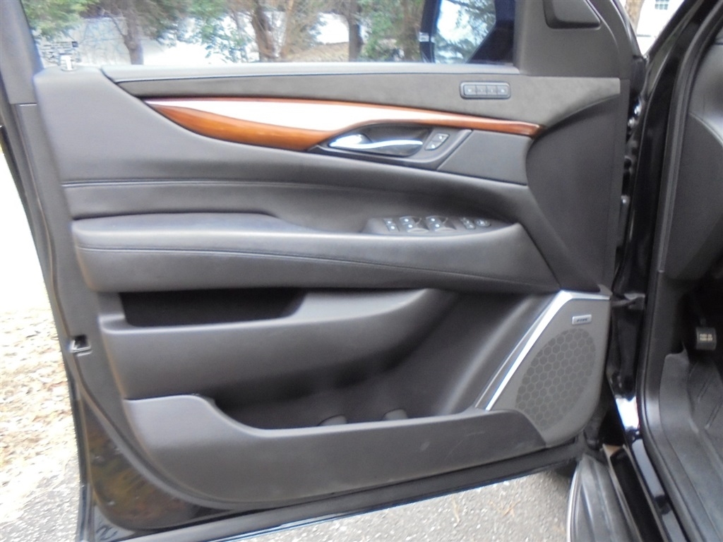 Cadillac Escalade ESV 4WD 4dr Luxury 2019