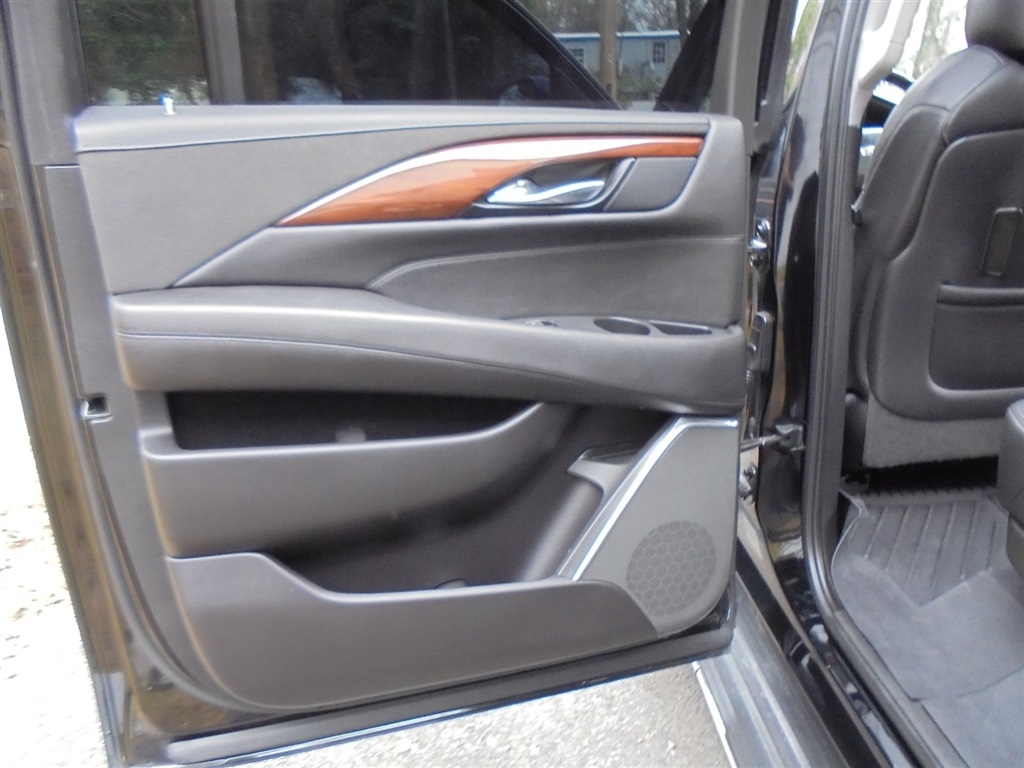 Cadillac Escalade ESV 4WD 4dr Luxury 2019