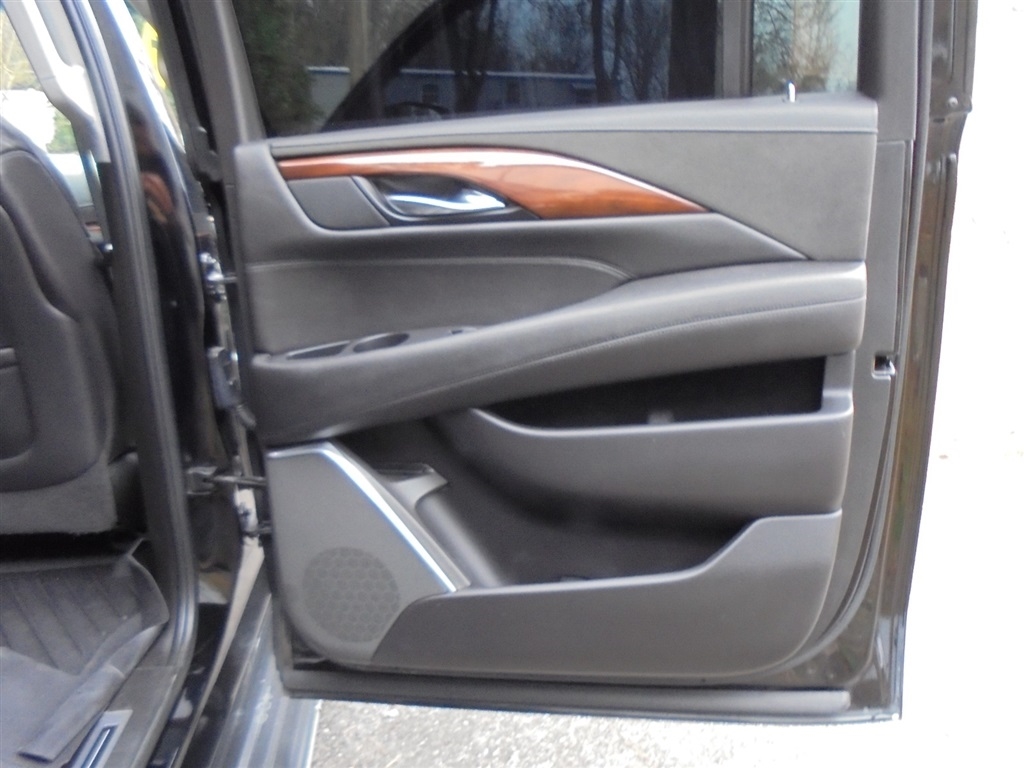 Cadillac Escalade ESV 4WD 4dr Luxury 2019