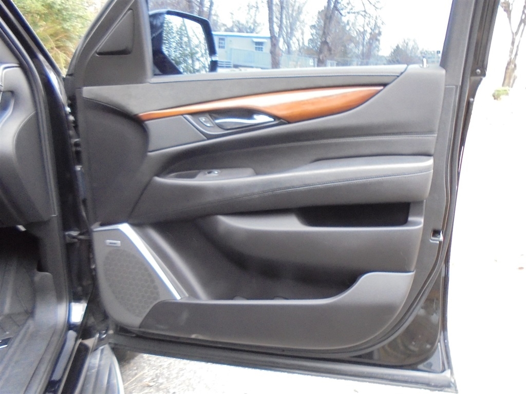 Cadillac Escalade ESV 4WD 4dr Luxury 2019