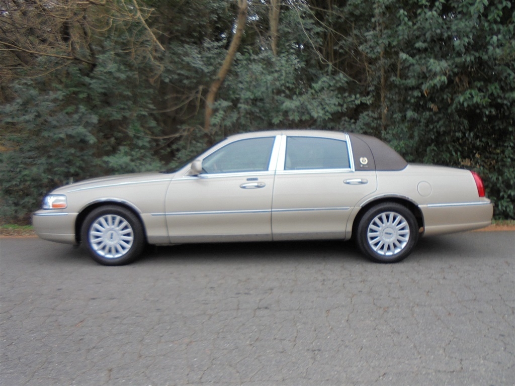 Lincoln Town Car 4dr Sdn Signature Limited 2005