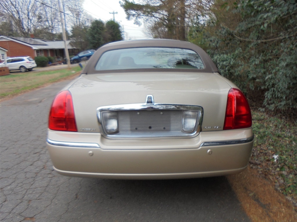 Lincoln Town Car 4dr Sdn Signature Limited 2005