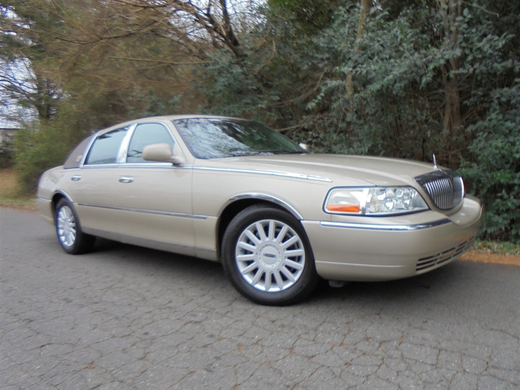 Lincoln Town Car 4dr Sdn Signature Limited 2005