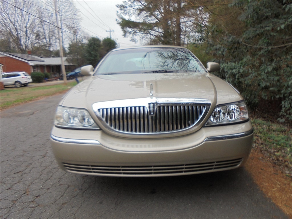 Lincoln Town Car 4dr Sdn Signature Limited 2005