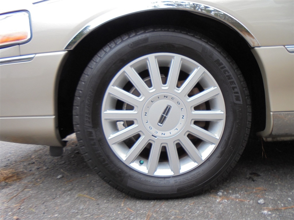 Lincoln Town Car 4dr Sdn Signature Limited 2005