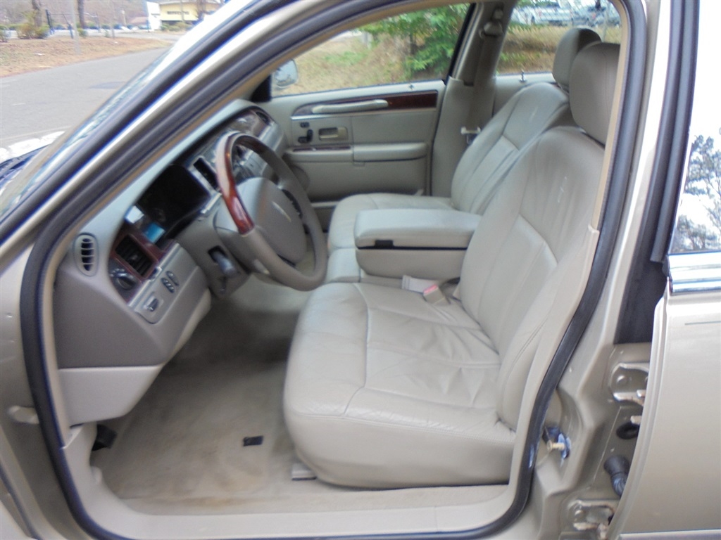 Lincoln Town Car 4dr Sdn Signature Limited 2005