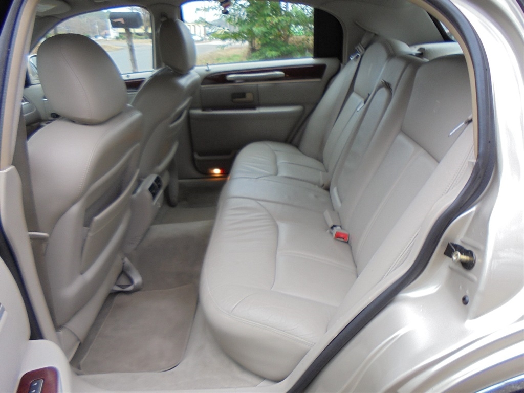 Lincoln Town Car 4dr Sdn Signature Limited 2005