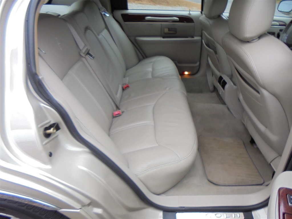 Lincoln Town Car 4dr Sdn Signature Limited 2005