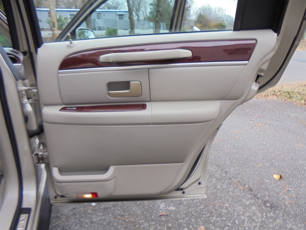 Lincoln Town Car 4dr Sdn Signature Limited 2005