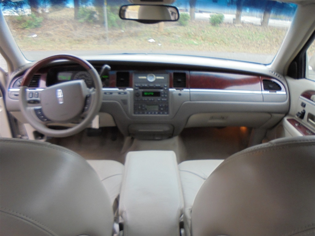 Lincoln Town Car 4dr Sdn Signature Limited 2005