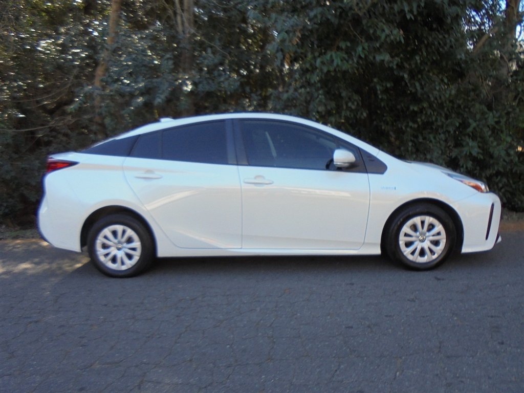 Toyota Prius L Eco (Natl) 2020