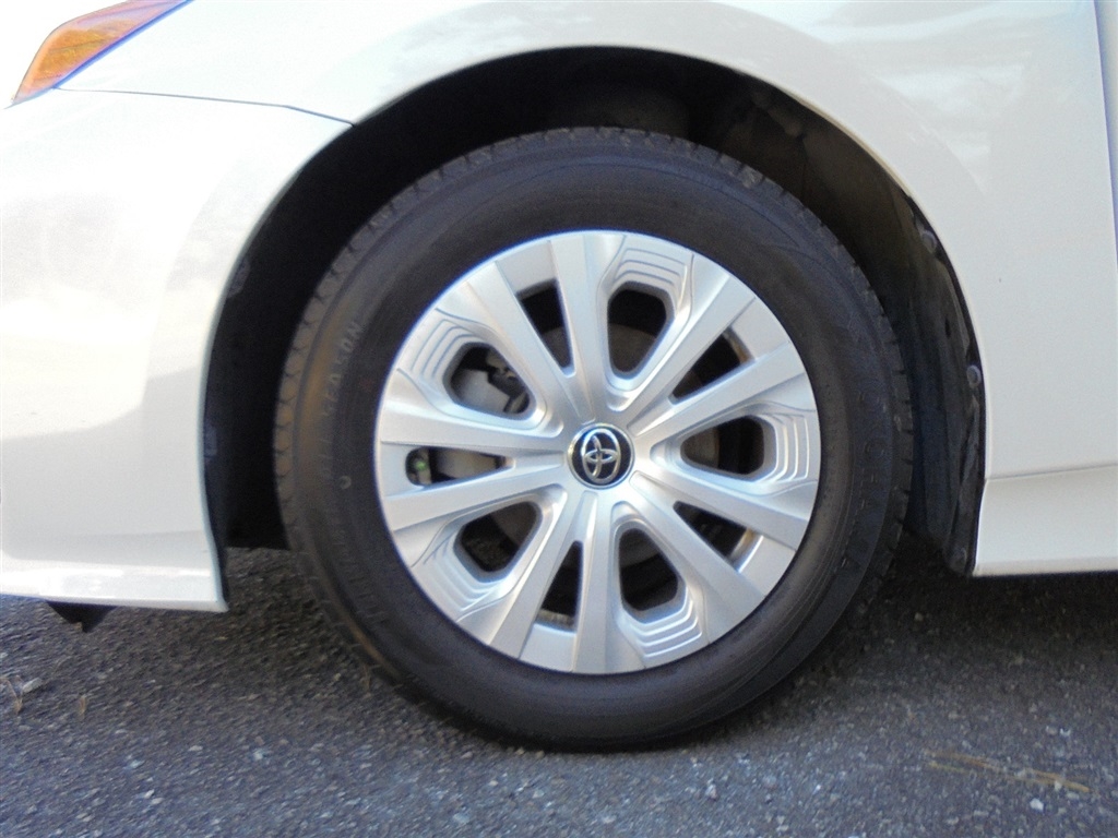 Toyota Prius L Eco (Natl) 2020