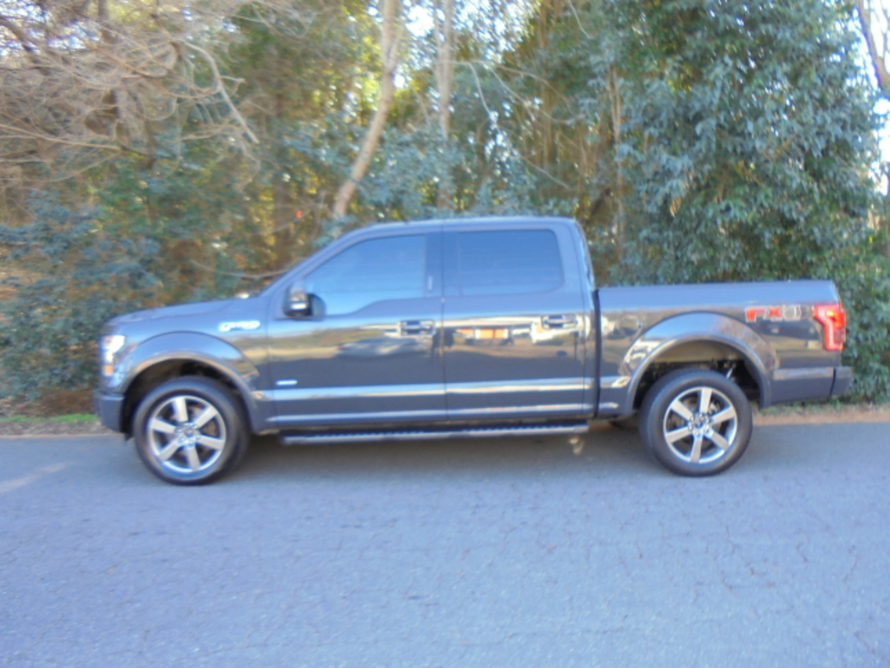 Ford F-150 4WD SuperCrew 145" Lariat 2016