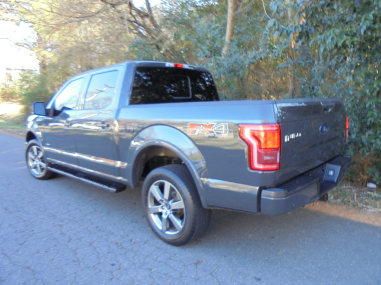 Ford F-150 4WD SuperCrew 145" Lariat 2016