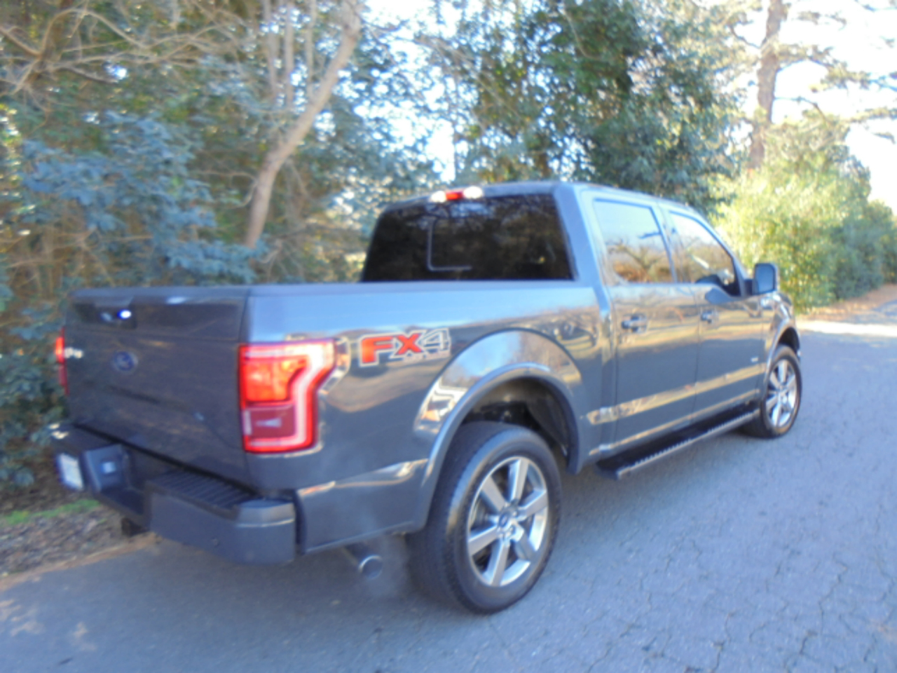 Ford F-150 4WD SuperCrew 145" Lariat 2016
