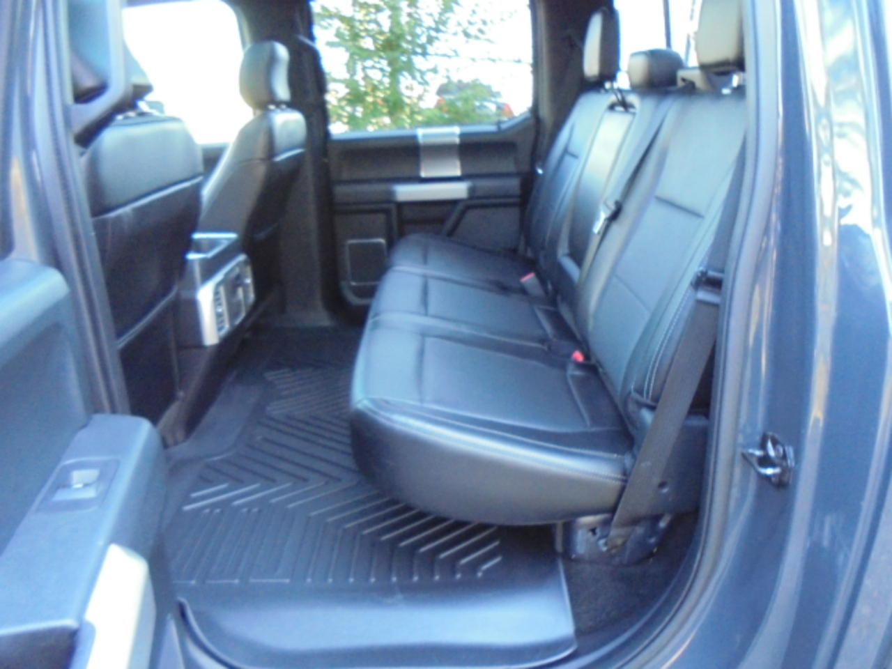 Ford F-150 4WD SuperCrew 145" Lariat 2016