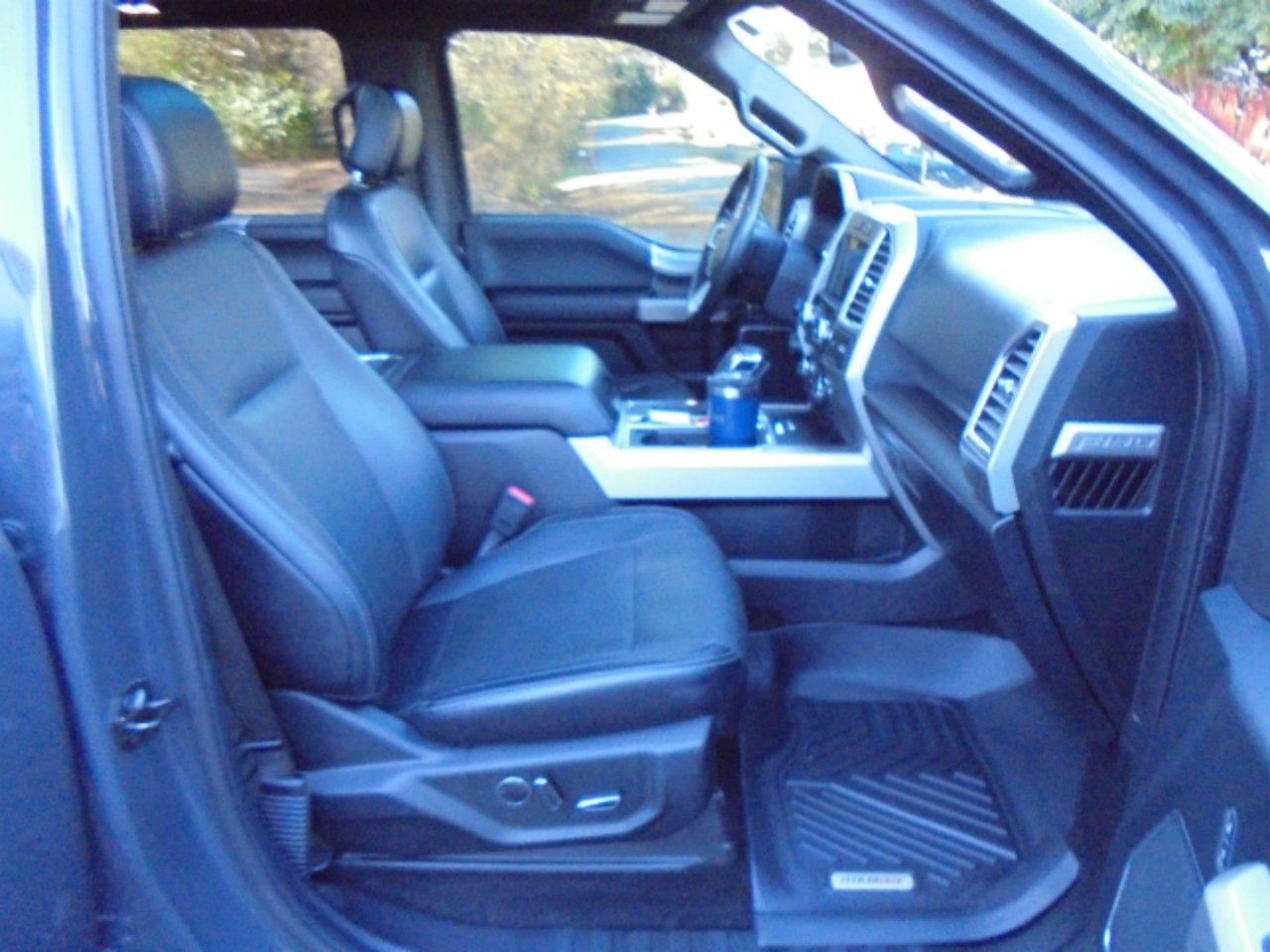 Ford F-150 4WD SuperCrew 145" Lariat 2016