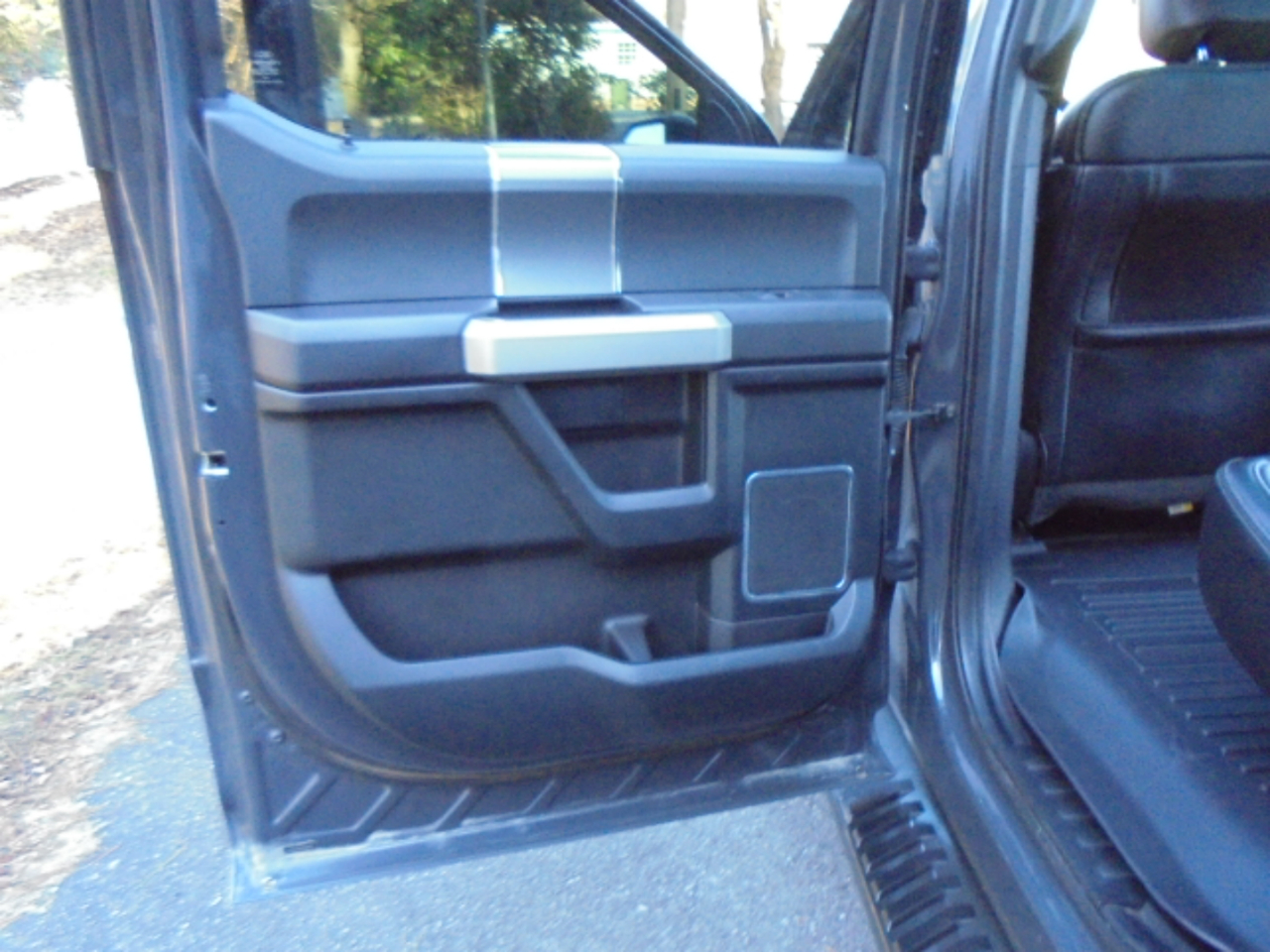 Ford F-150 4WD SuperCrew 145" Lariat 2016