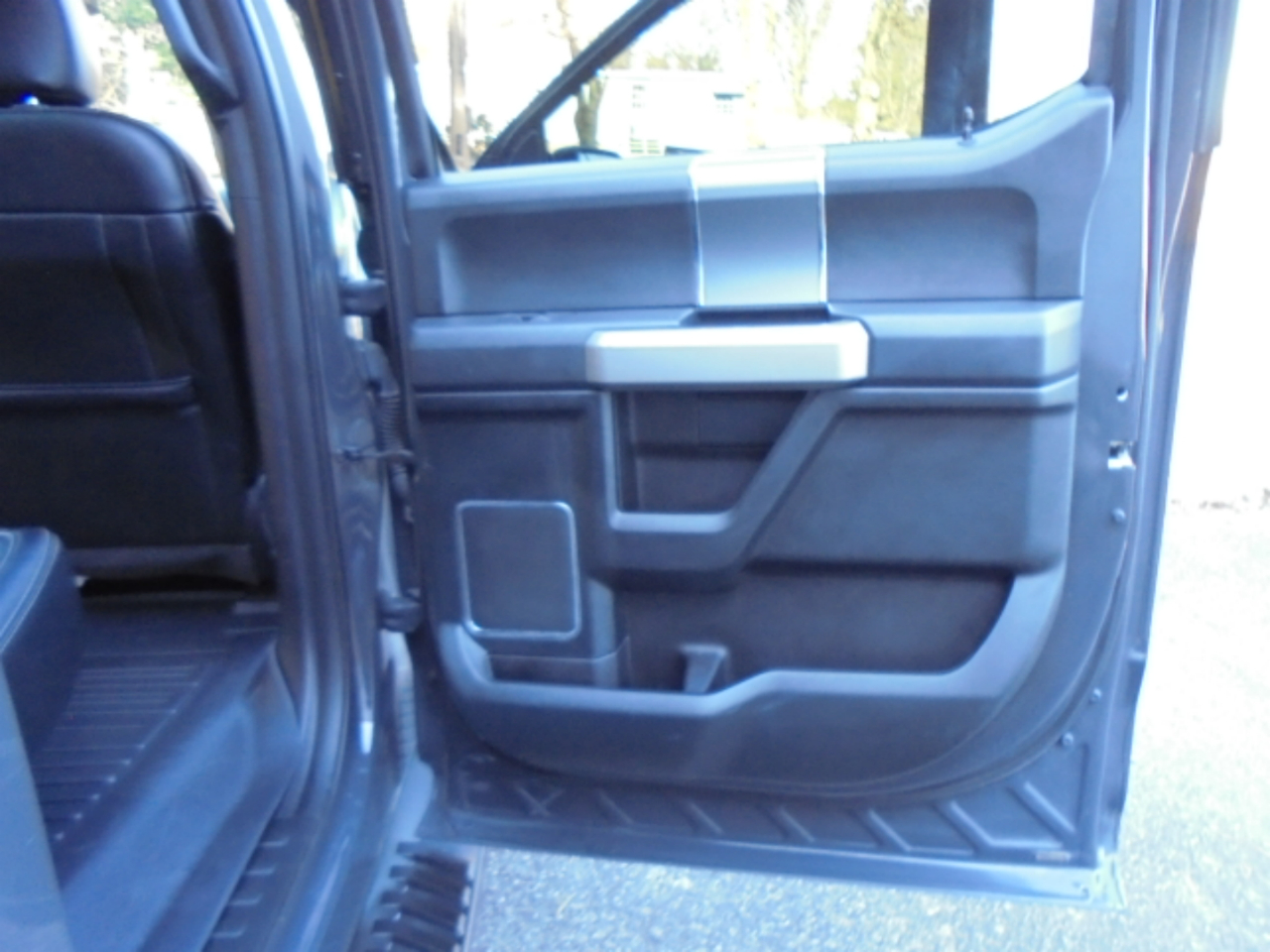 Ford F-150 4WD SuperCrew 145" Lariat 2016