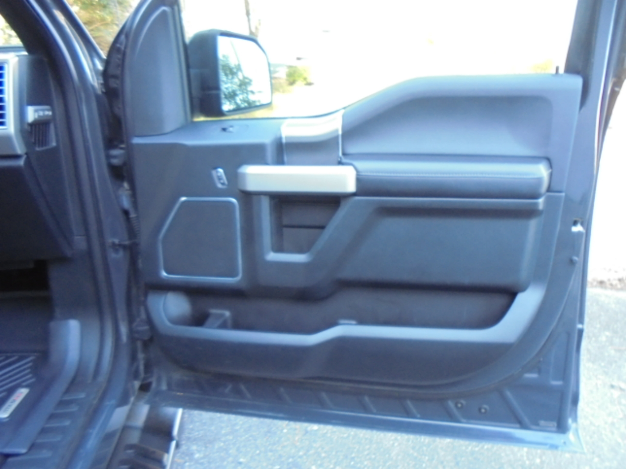 Ford F-150 4WD SuperCrew 145" Lariat 2016