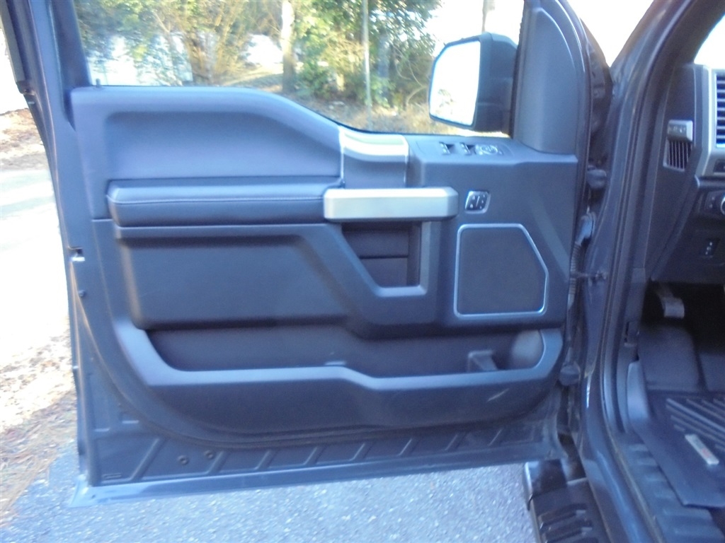 Ford F-150 4WD SuperCrew 145" Lariat 2016