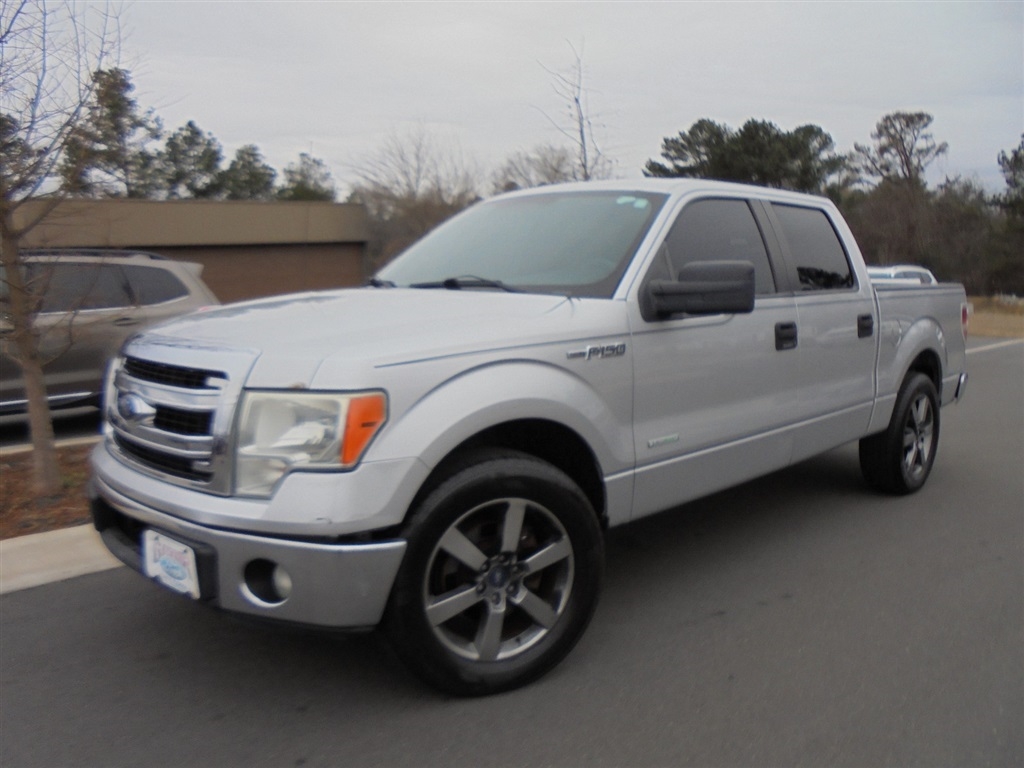 2013 Ford F-150 2WD SuperCrew 145" XLT