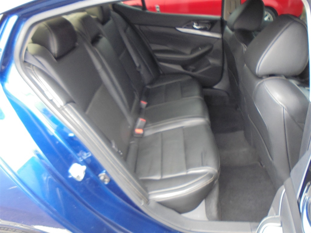 Nissan Maxima SV CVT 2022