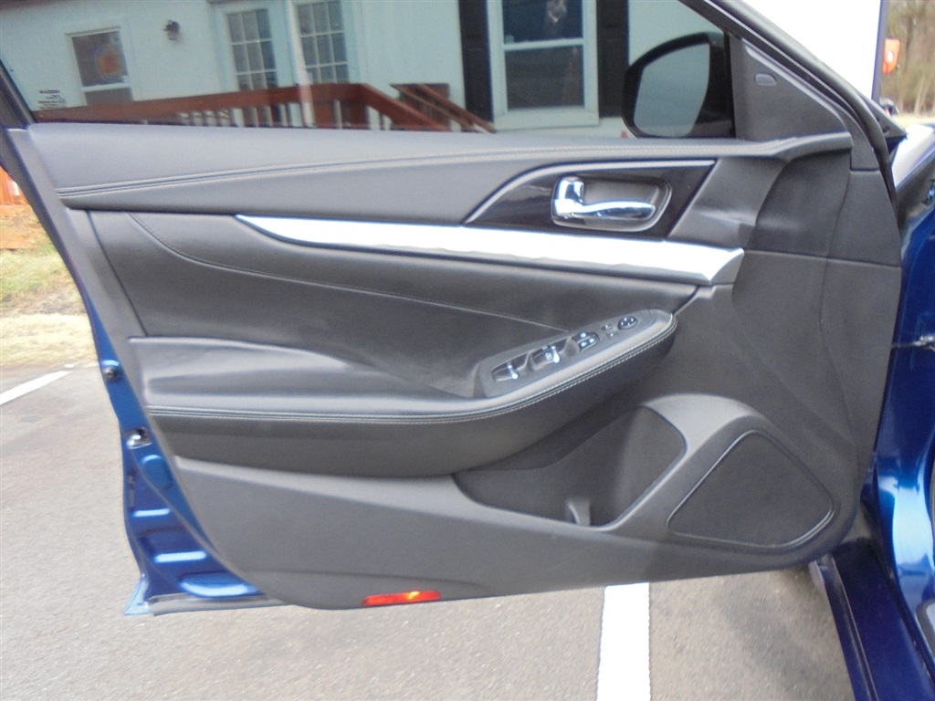 Nissan Maxima SV CVT 2022