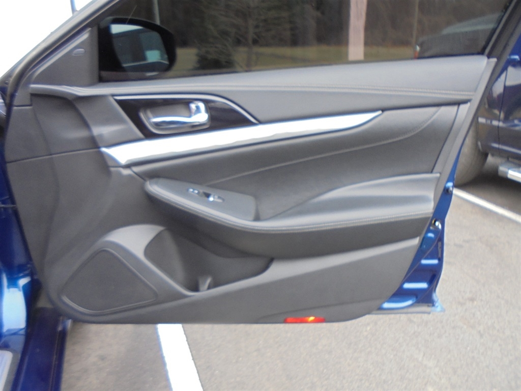 Nissan Maxima SV CVT 2022