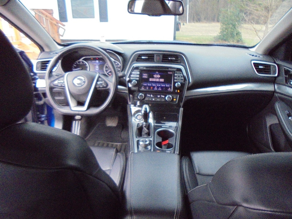 Nissan Maxima SV CVT 2022