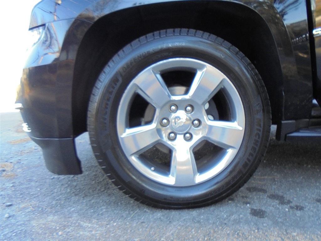 Chevrolet Suburban 2WD 4dr LT 2020