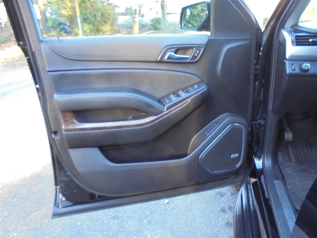 Chevrolet Suburban 2WD 4dr LT 2020