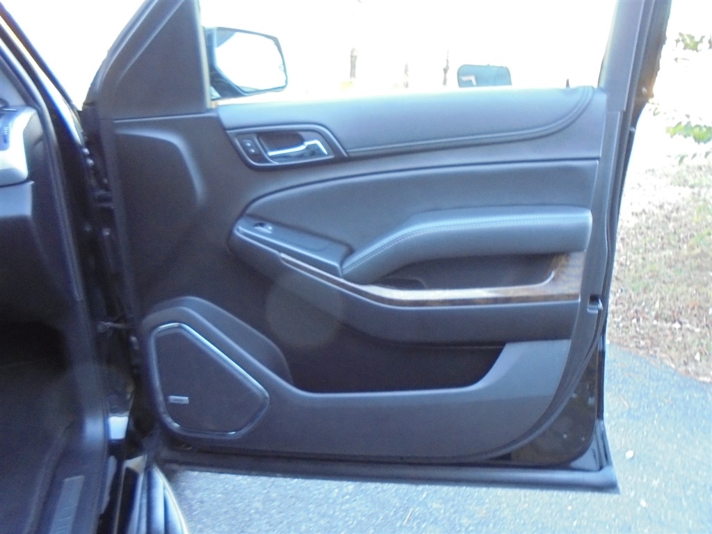 Chevrolet Suburban 2WD 4dr LT 2020