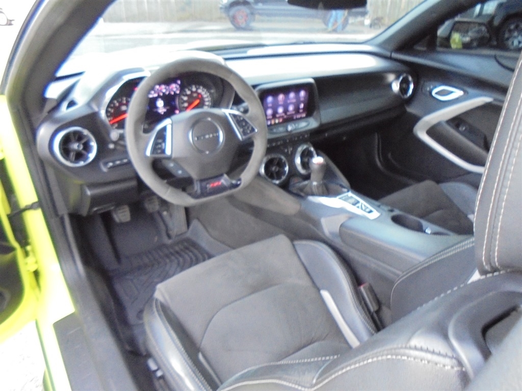 Chevrolet Camaro 2dr Cpe 1SS 2020