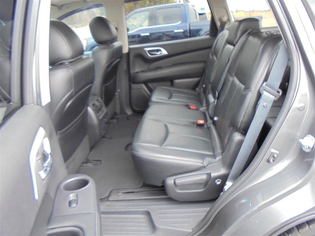 Nissan Pathfinder 2WD 4dr Platinum 2016